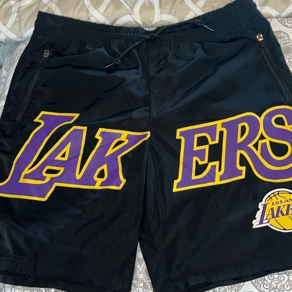 Los Angeles Lakers Casual Shorts Size Large.  Excellent Condition